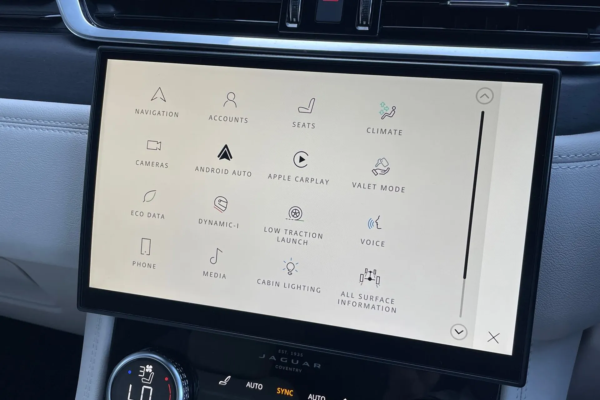 Jaguar F-PACE thumbnail image number 25