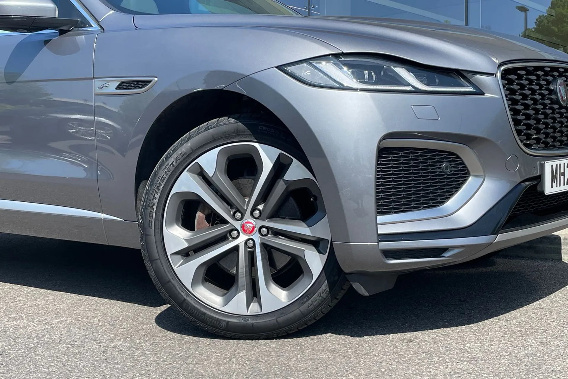 Jaguar F-PACE thumbnail image number 11