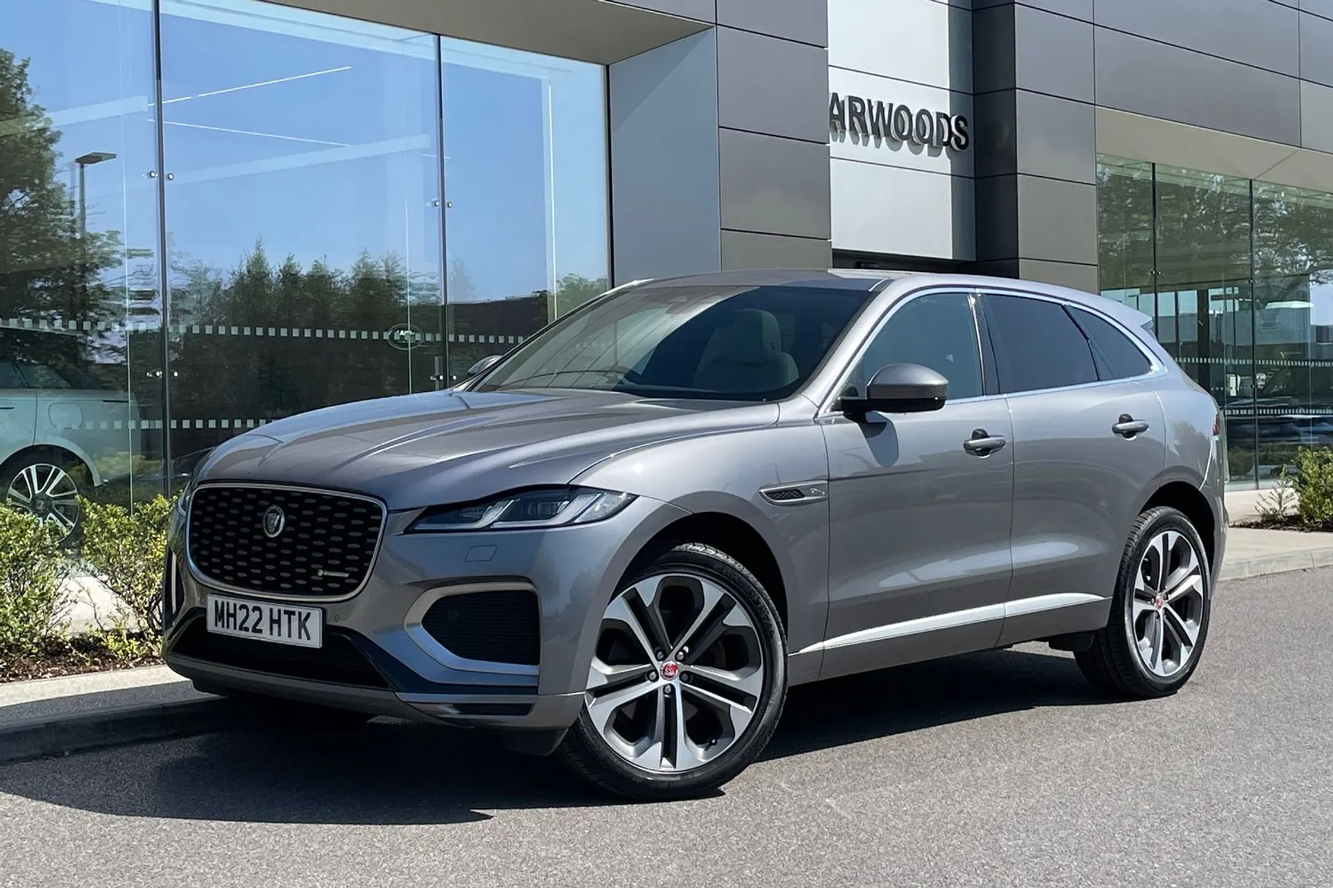 Jaguar F-PACE thumbnail image number 15