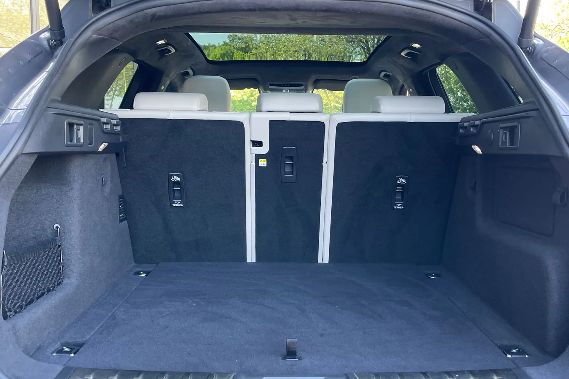 Jaguar F-PACE thumbnail image number 34