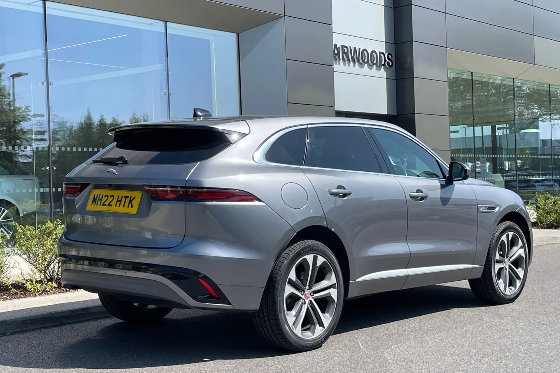 Jaguar F-PACE thumbnail image number 12