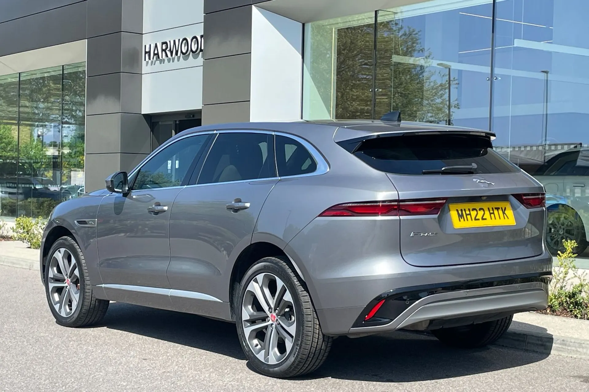Jaguar F-PACE thumbnail image number 14