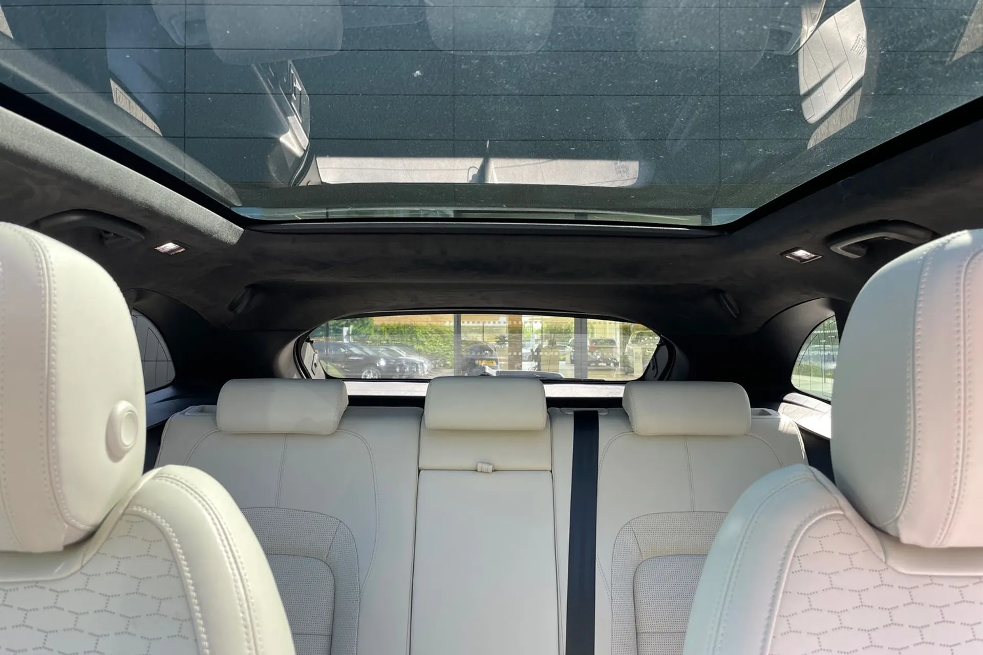 Jaguar F-PACE thumbnail image number 29