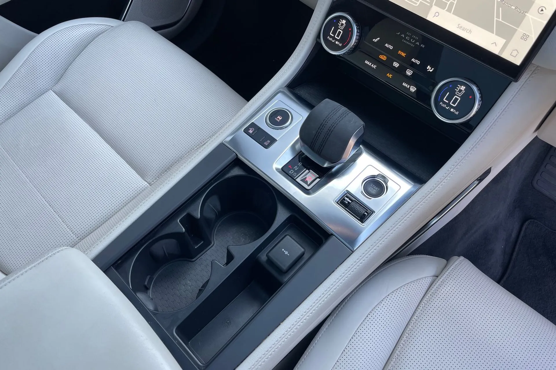 Jaguar F-PACE thumbnail image number 20