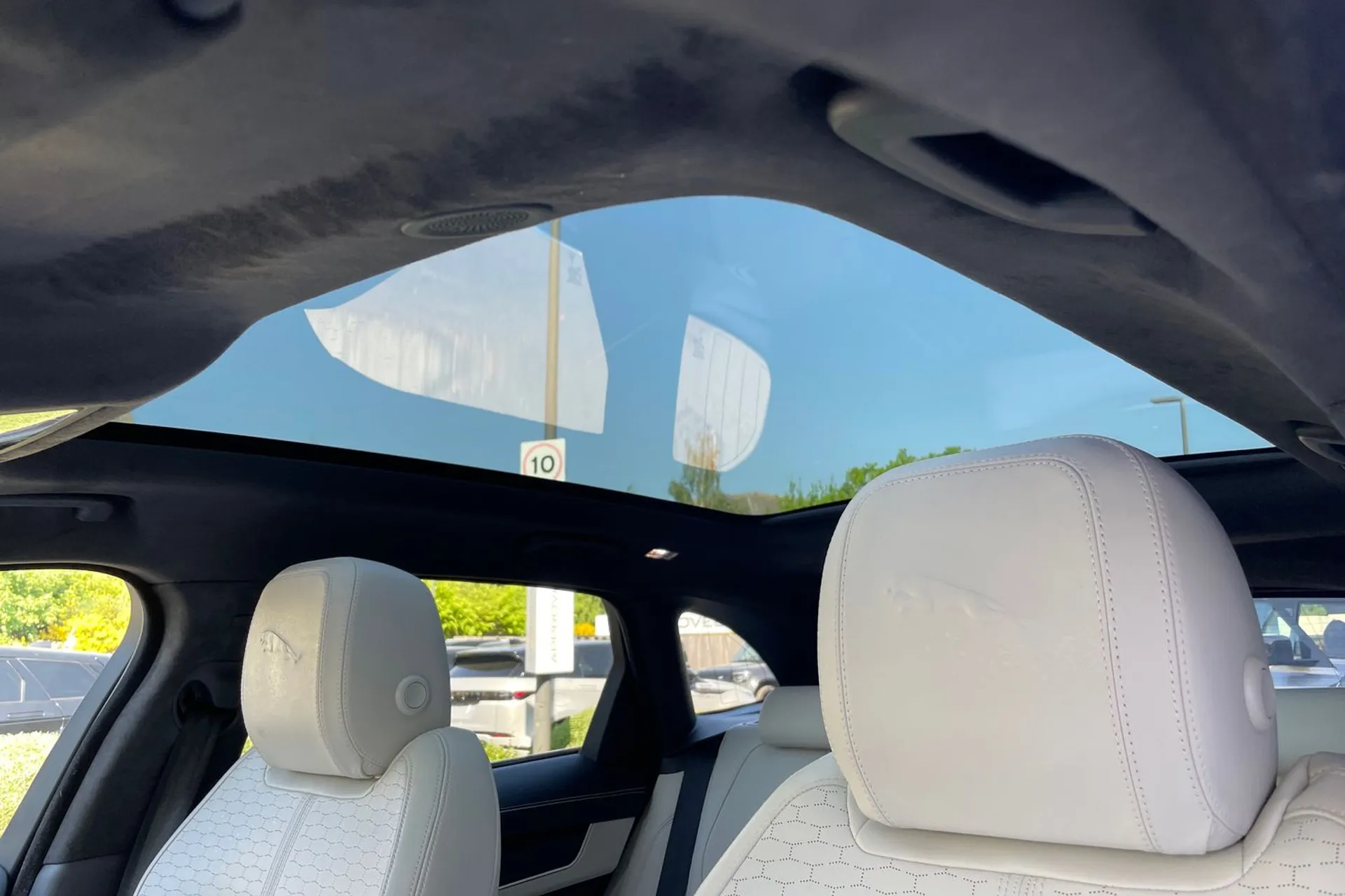 Jaguar F-PACE thumbnail image number 5