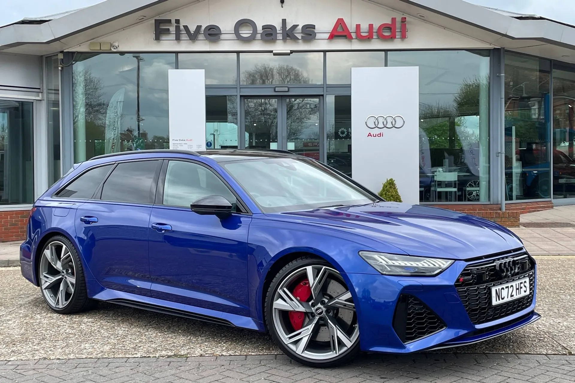 Audi RS6 focused image
