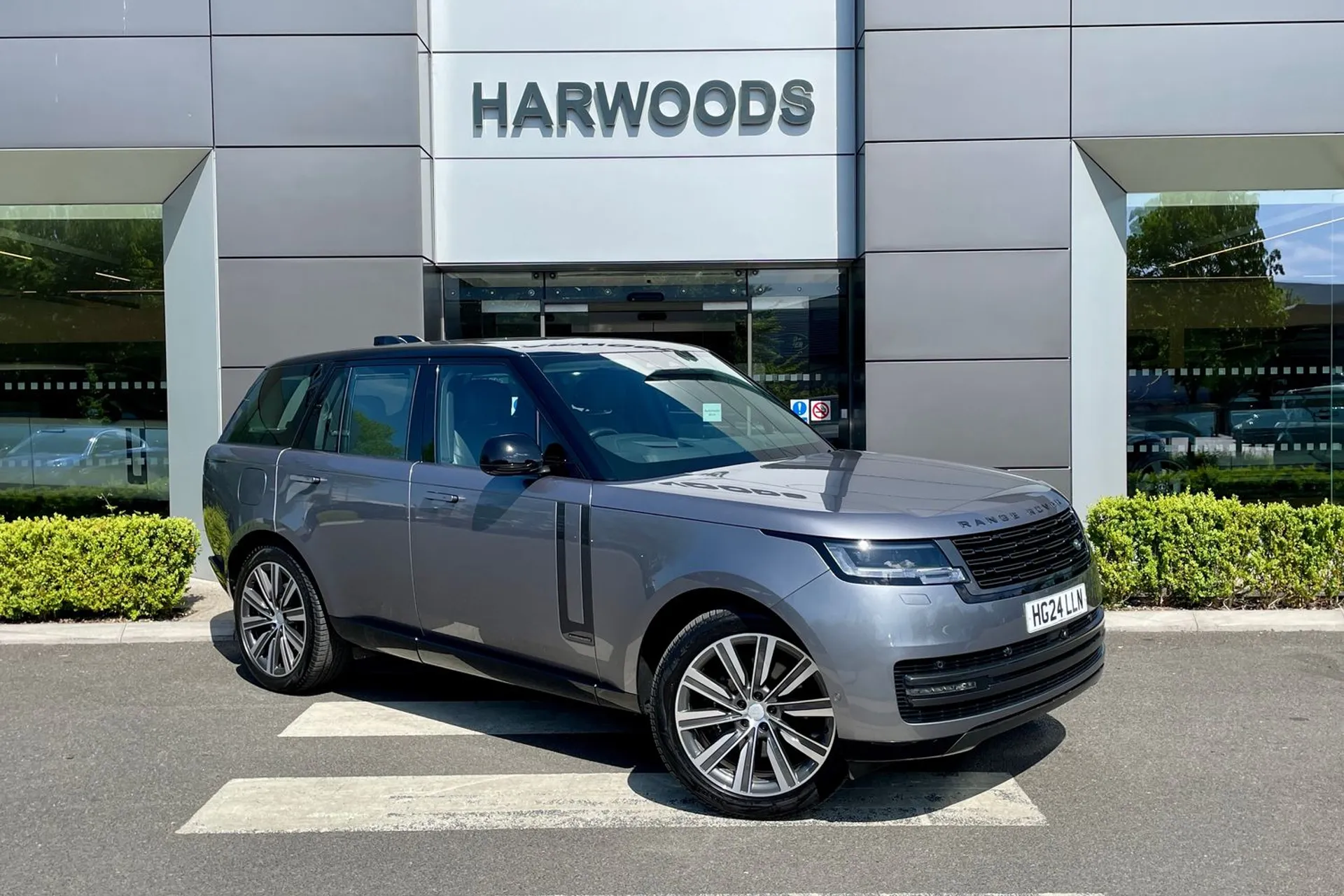 LAND ROVER RANGE ROVER focused image