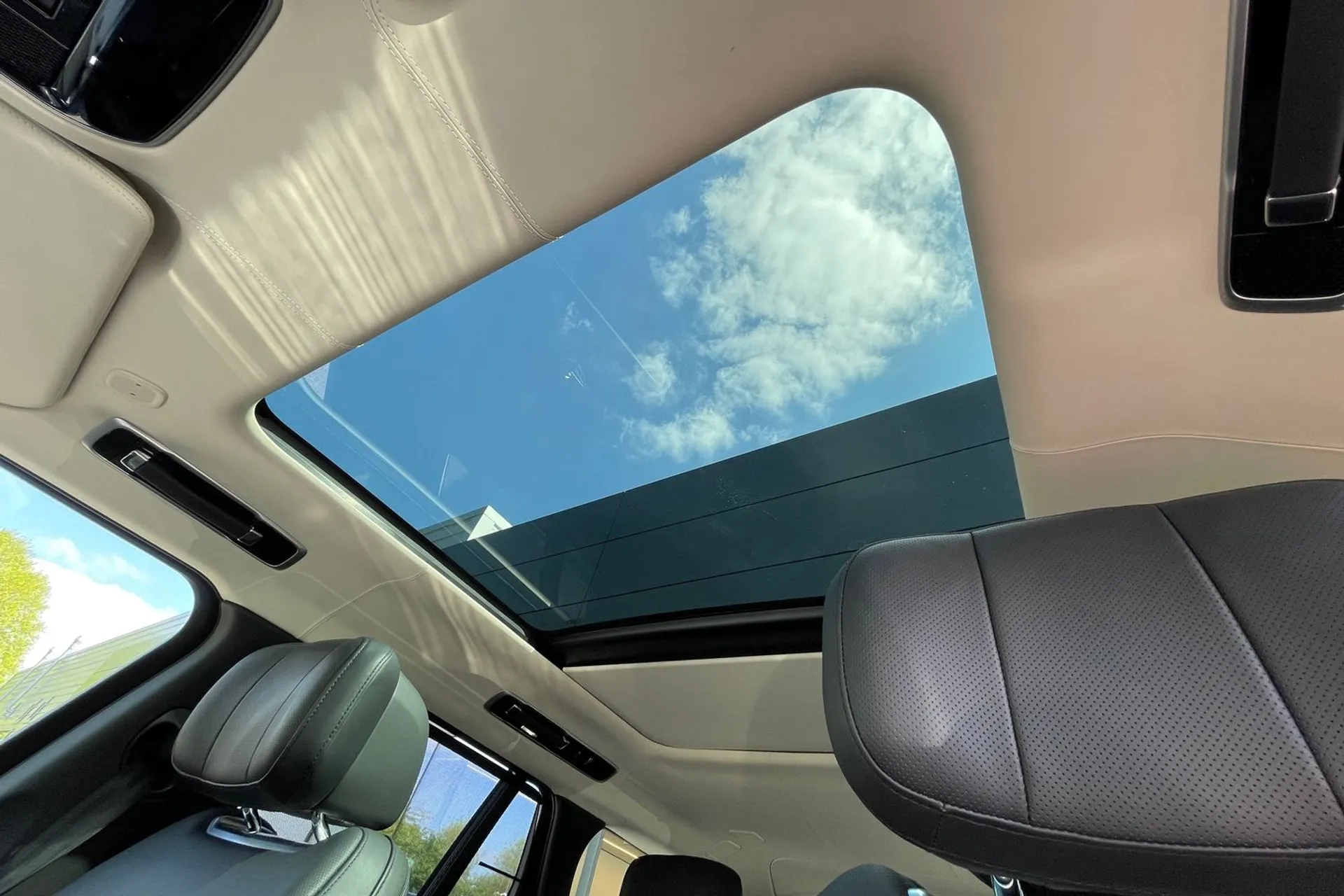 LAND ROVER RANGE ROVER thumbnail image number 5