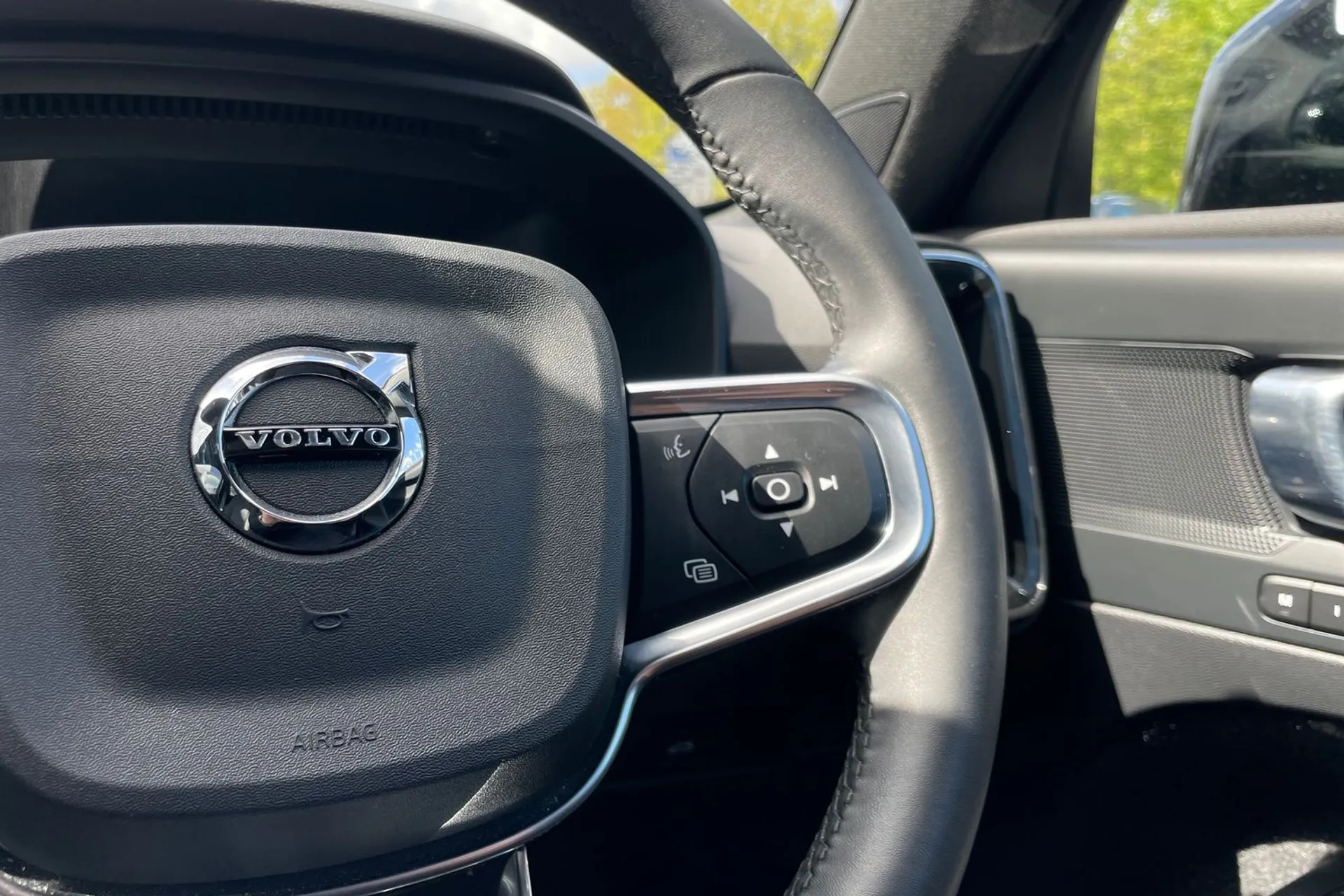 Volvo C40 thumbnail image number 36