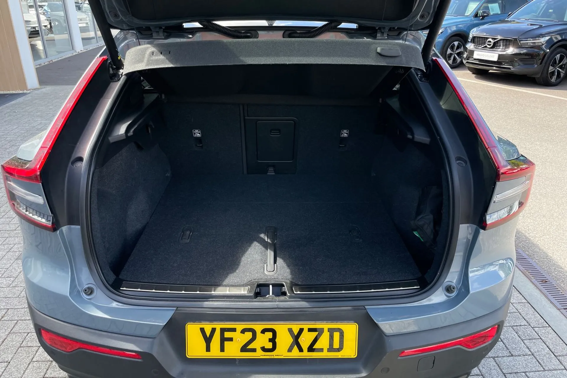Volvo C40 thumbnail image number 19