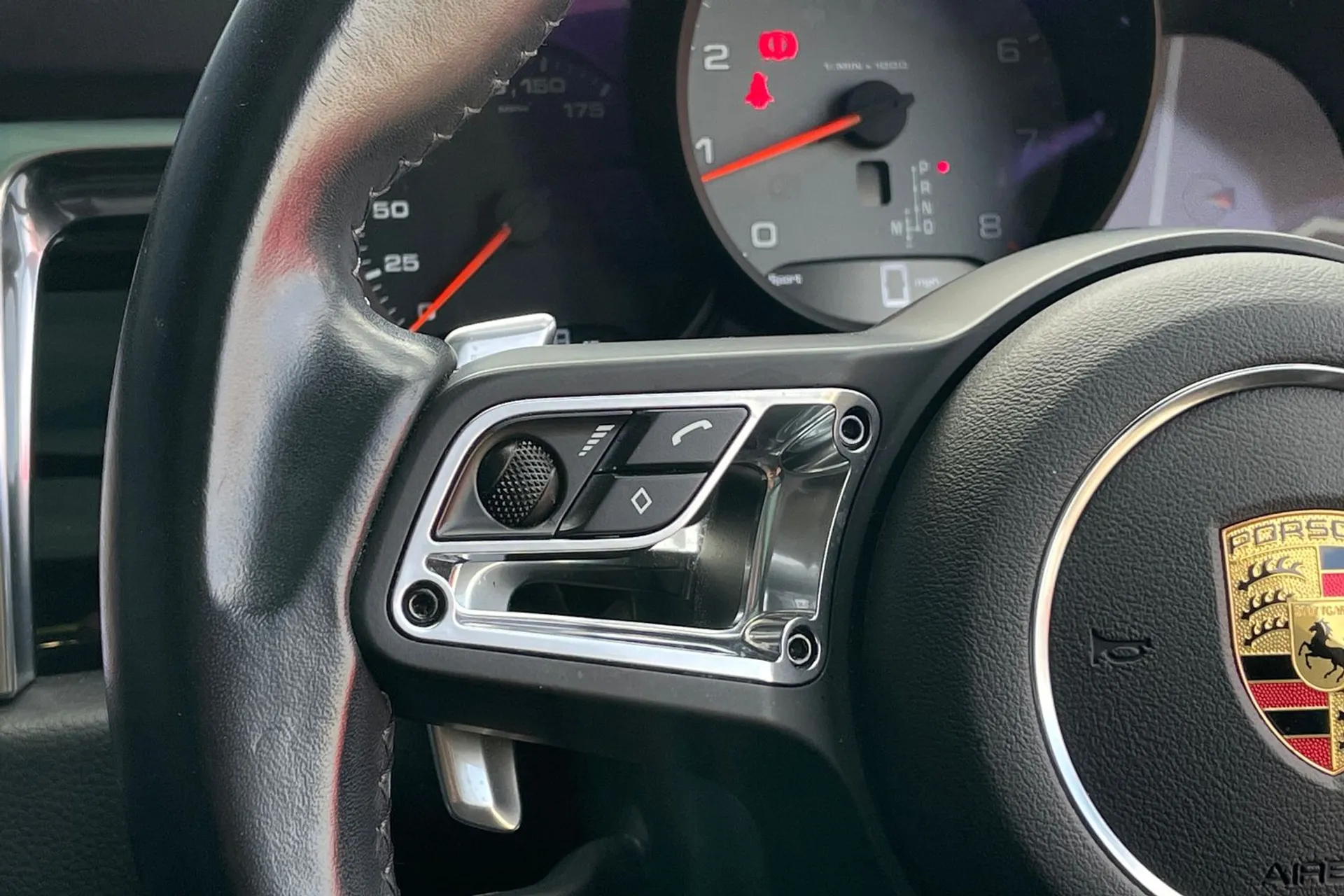 Porsche MACAN thumbnail image number 35