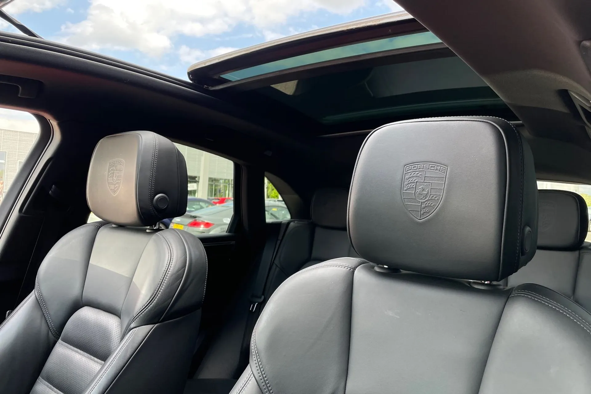 Porsche MACAN thumbnail image number 28