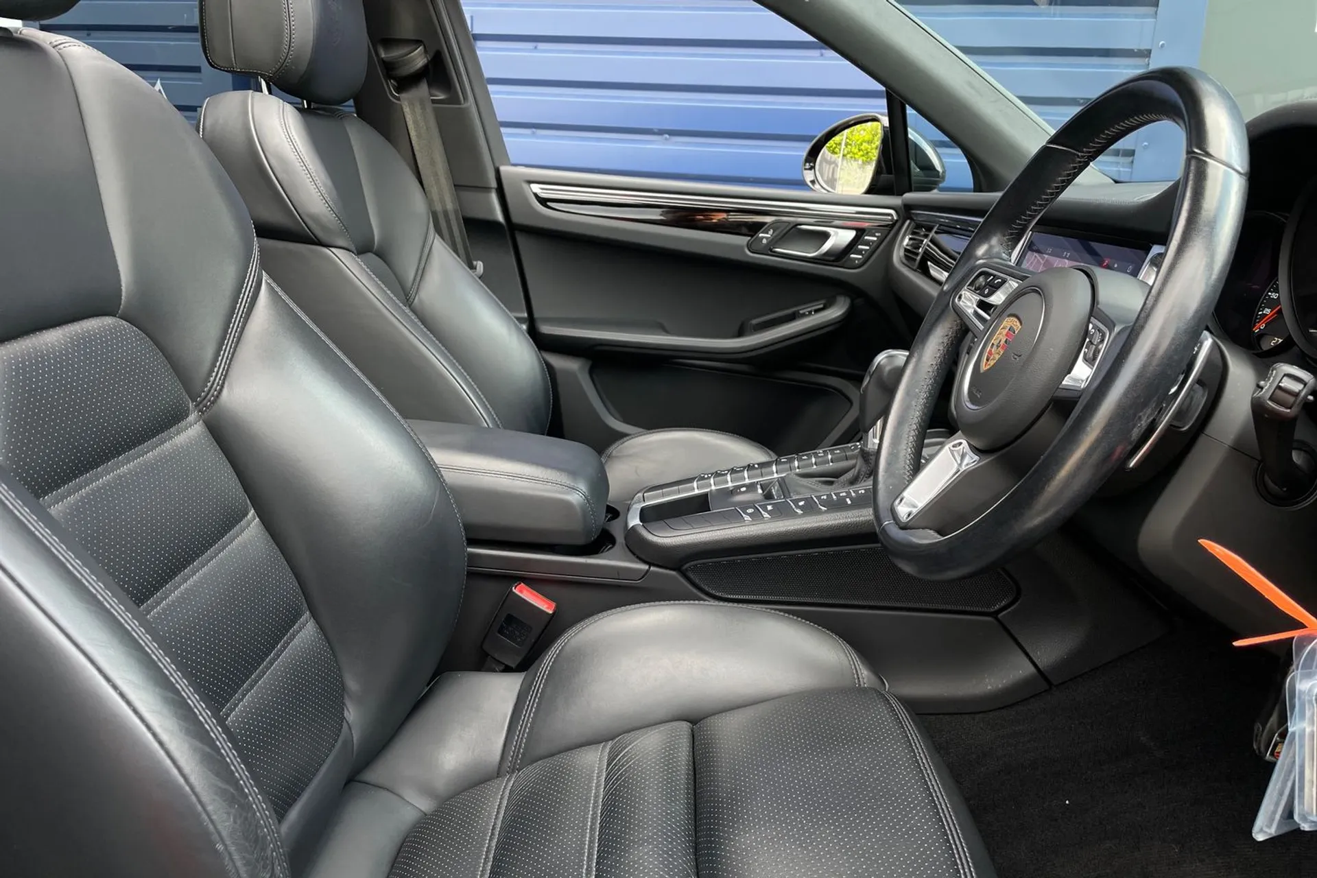 Porsche MACAN thumbnail image number 24