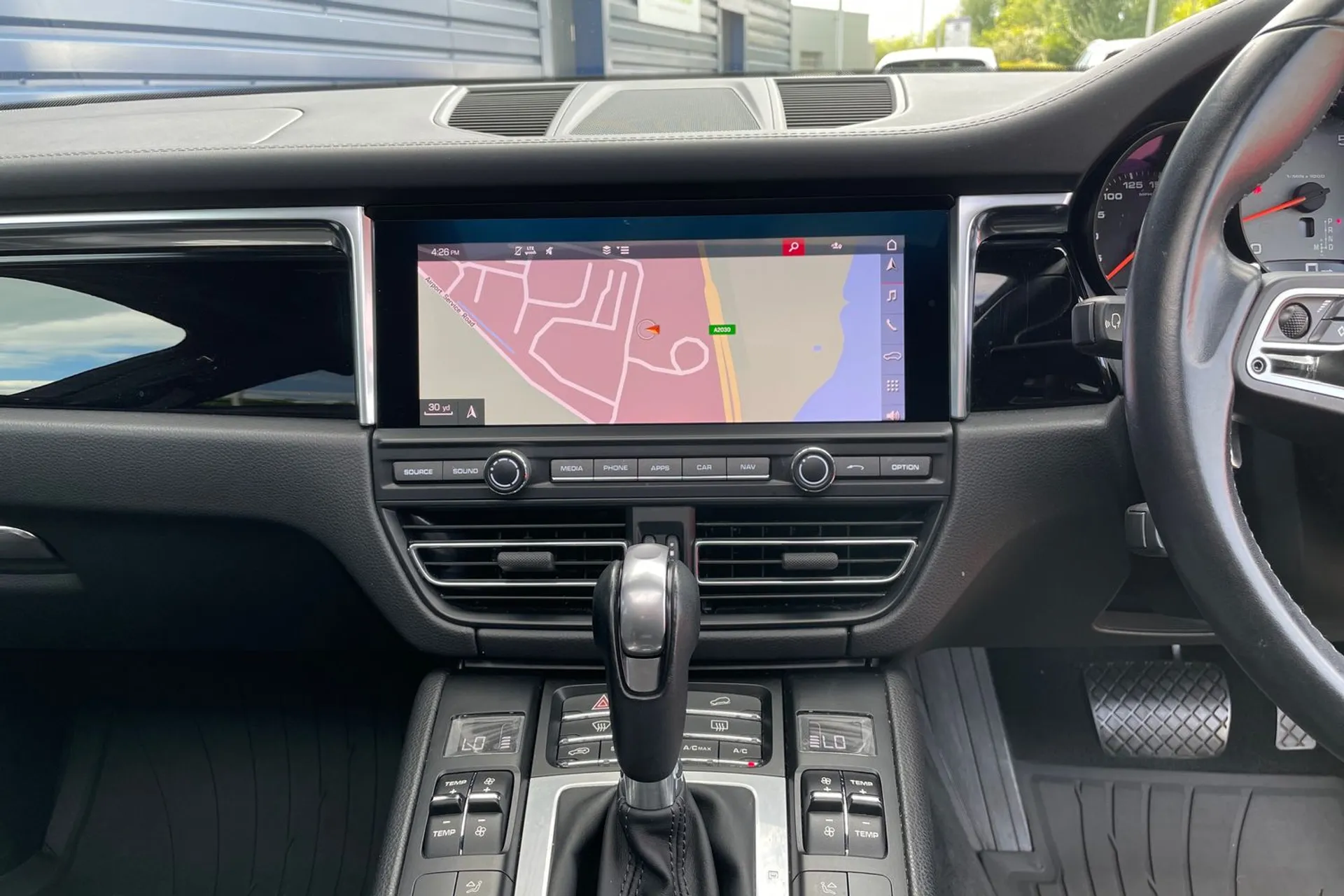 Porsche MACAN thumbnail image number 34