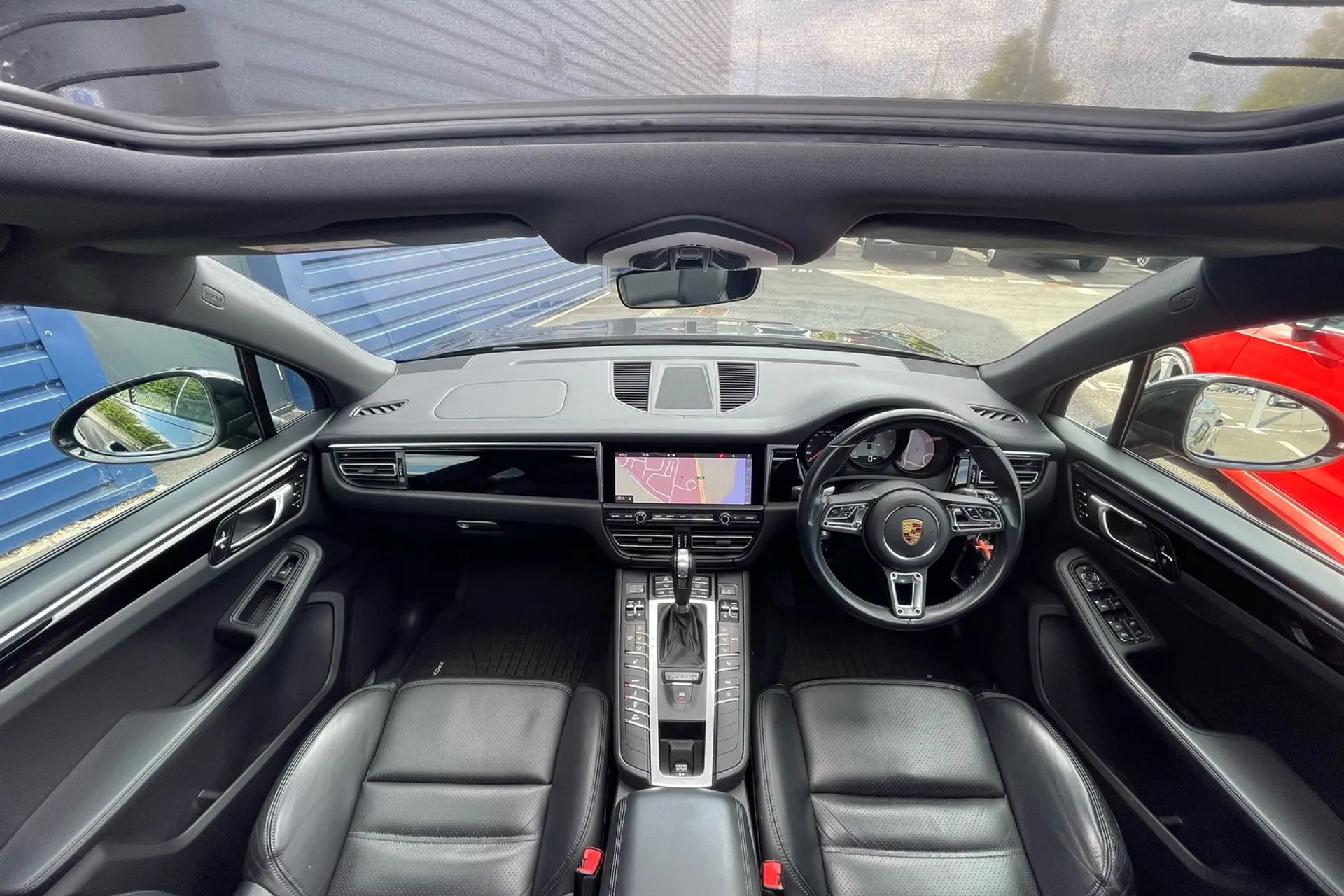 Porsche MACAN thumbnail image number 3