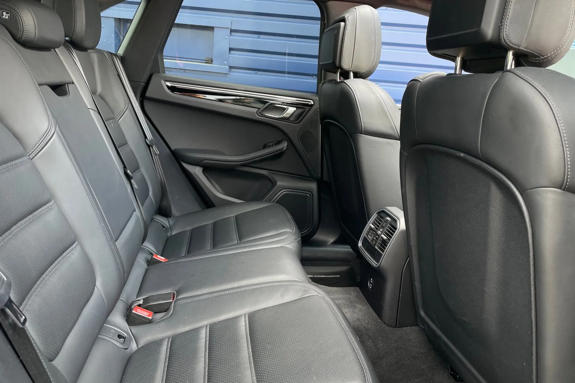 Porsche MACAN thumbnail image number 21