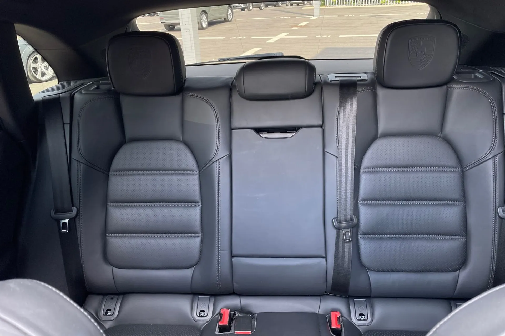 Porsche MACAN thumbnail image number 30