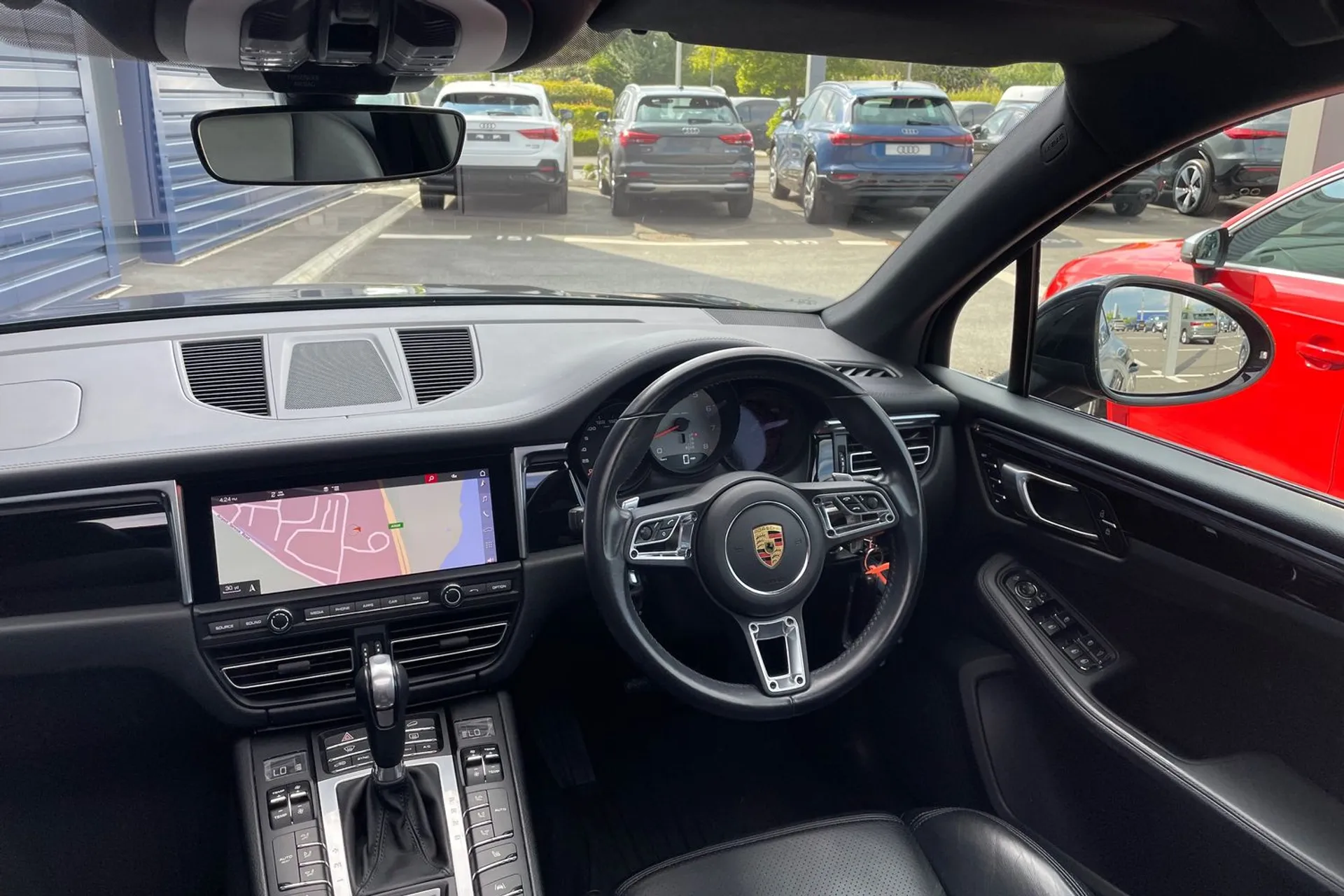 Porsche MACAN thumbnail image number 32