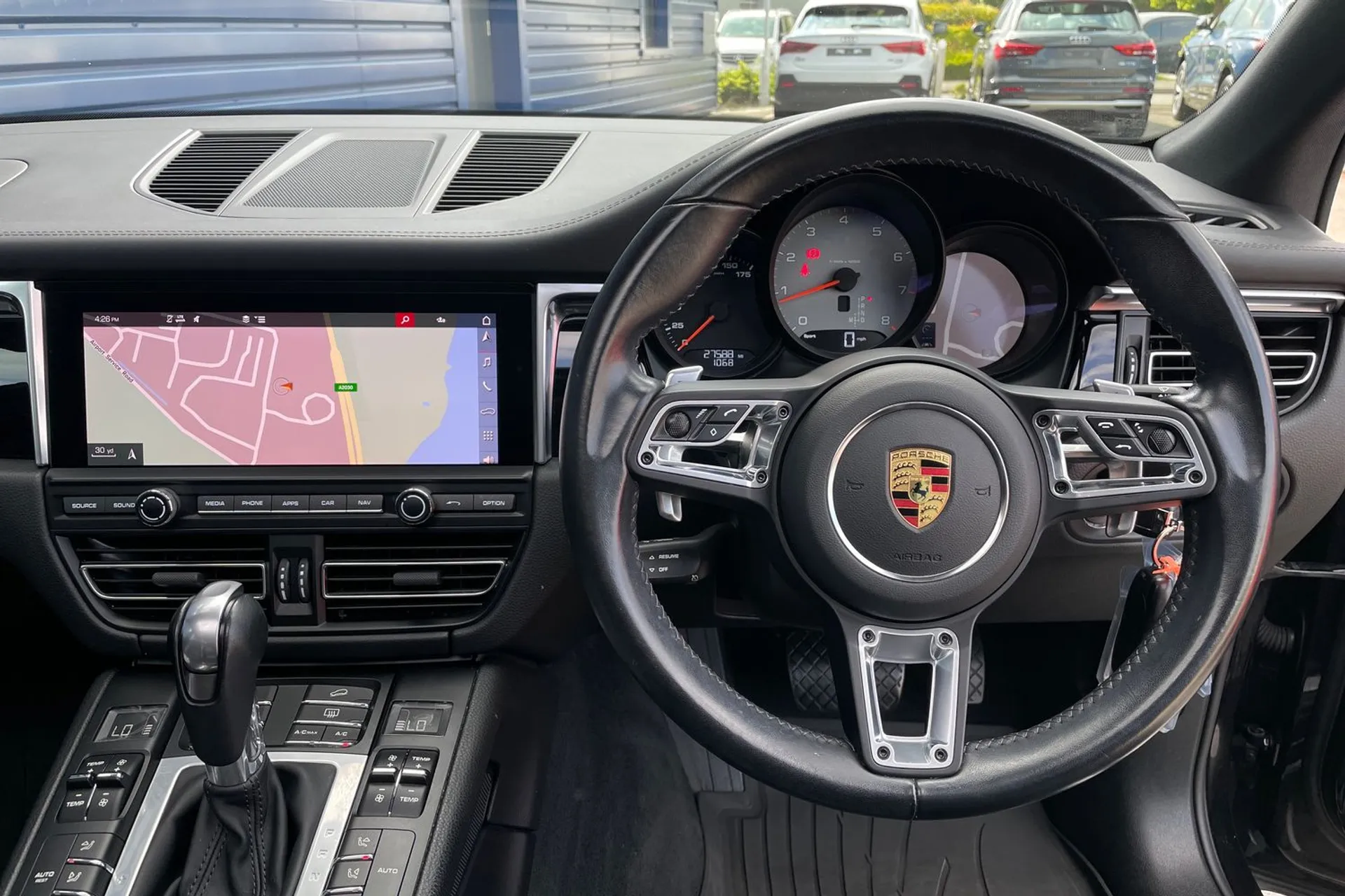 Porsche MACAN thumbnail image number 33