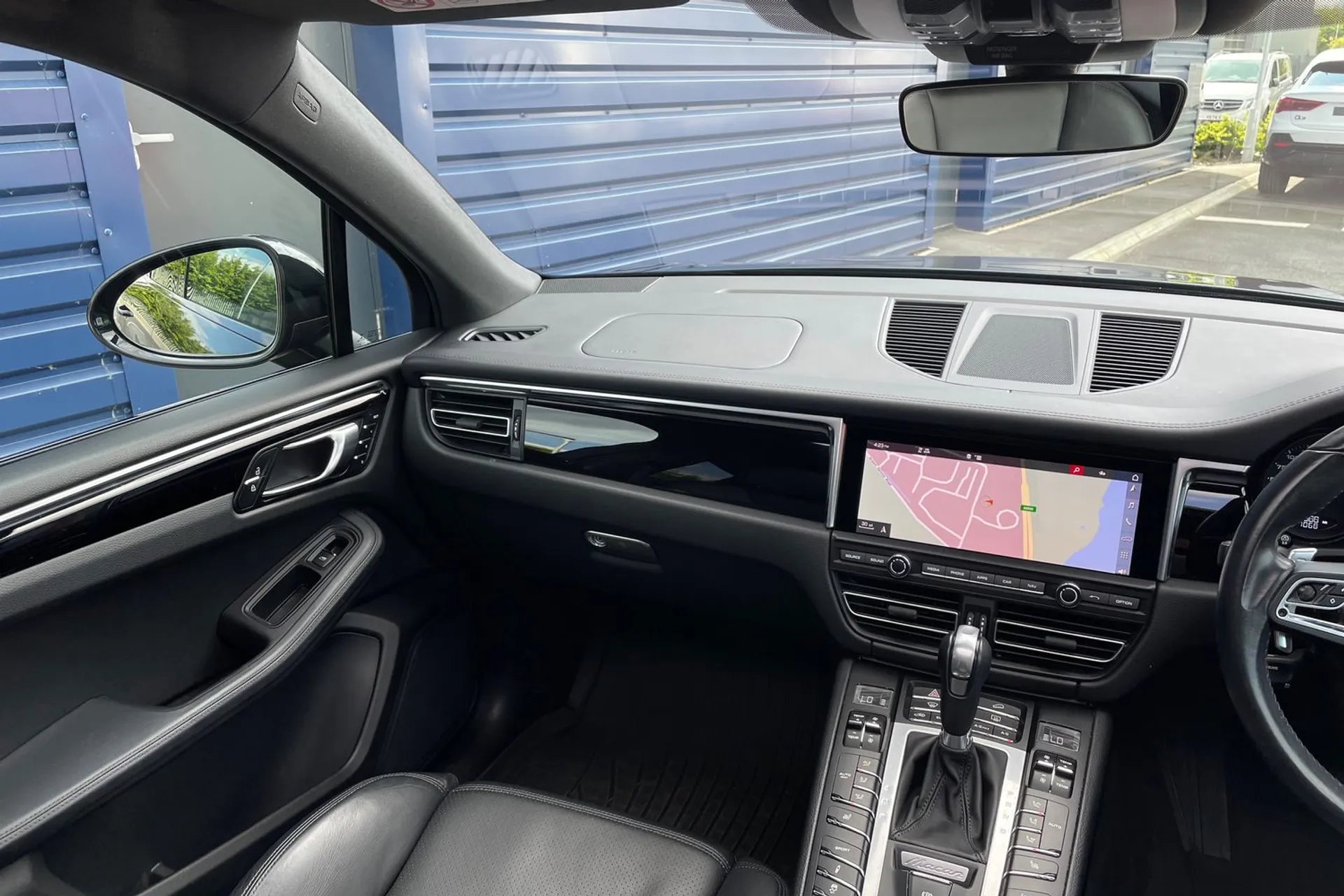 Porsche MACAN thumbnail image number 31