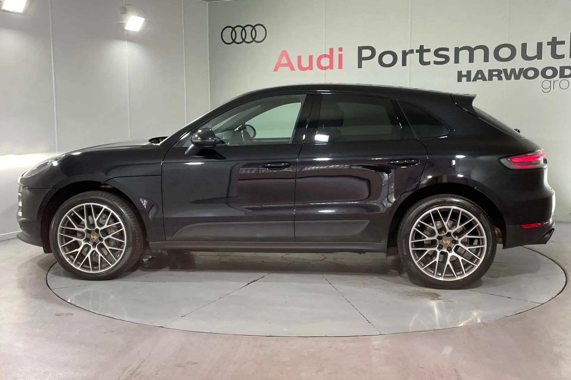 Porsche MACAN thumbnail image number 11