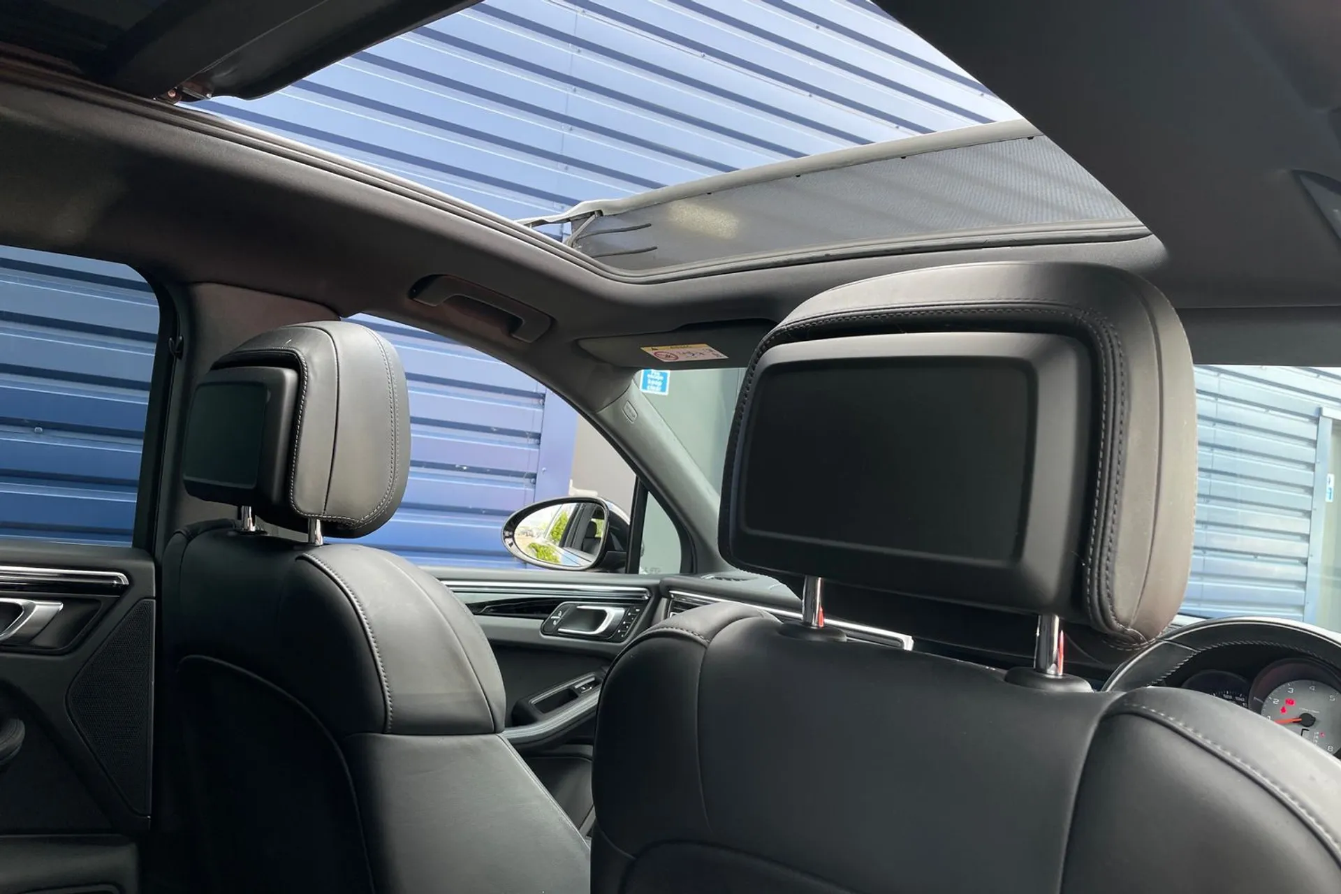Porsche MACAN thumbnail image number 22