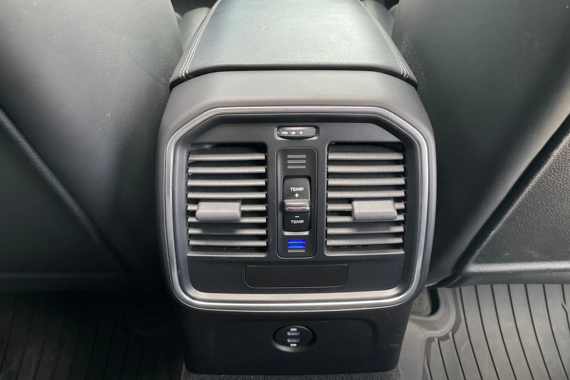 Porsche MACAN thumbnail image number 40