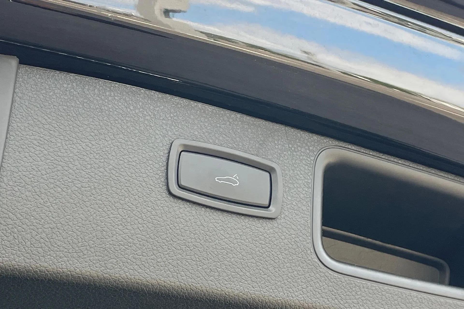 Porsche MACAN thumbnail image number 19