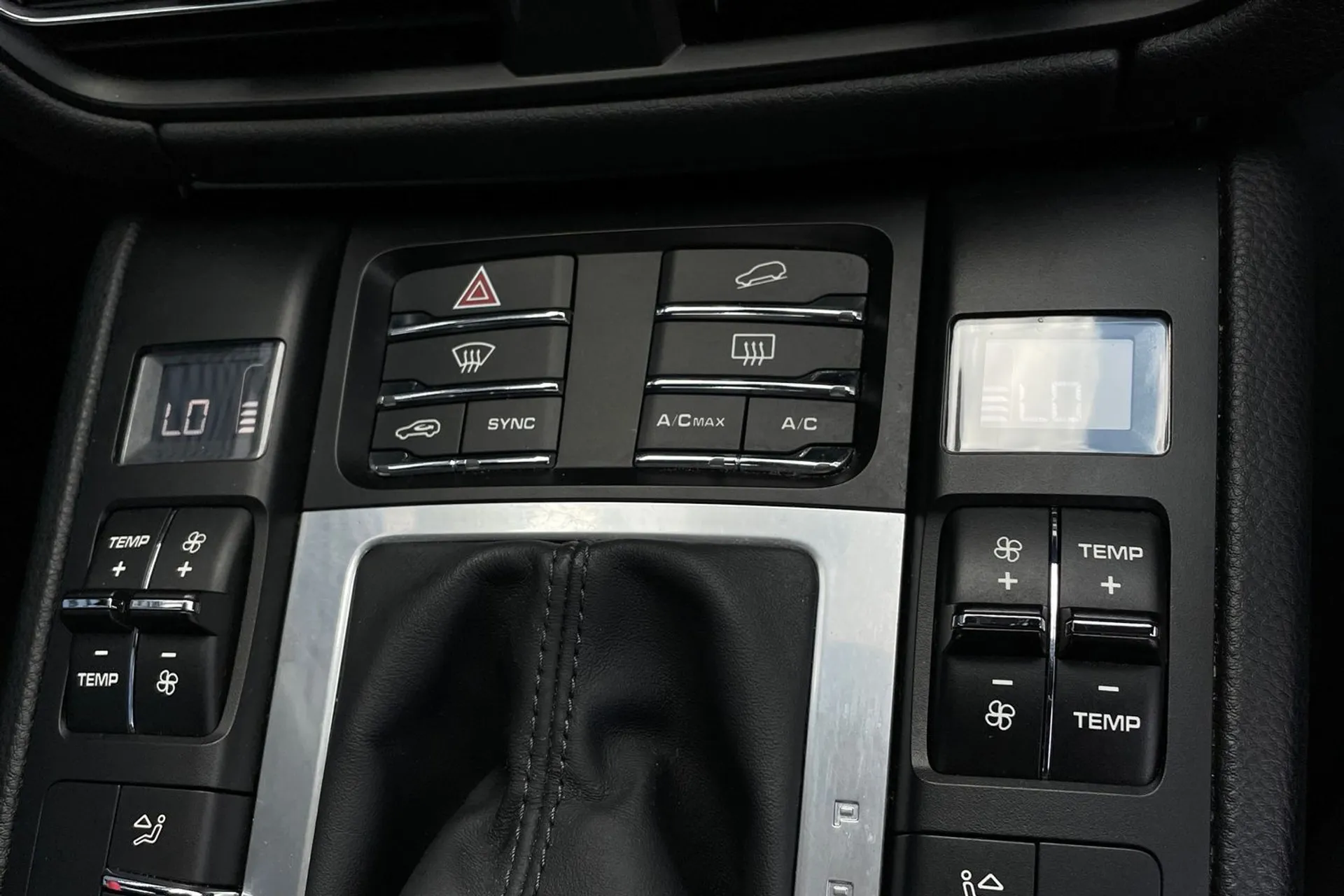 Porsche MACAN thumbnail image number 38