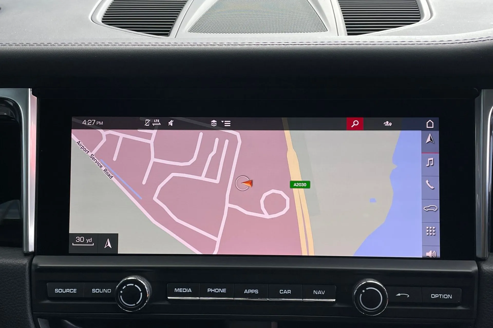 Porsche MACAN thumbnail image number 4