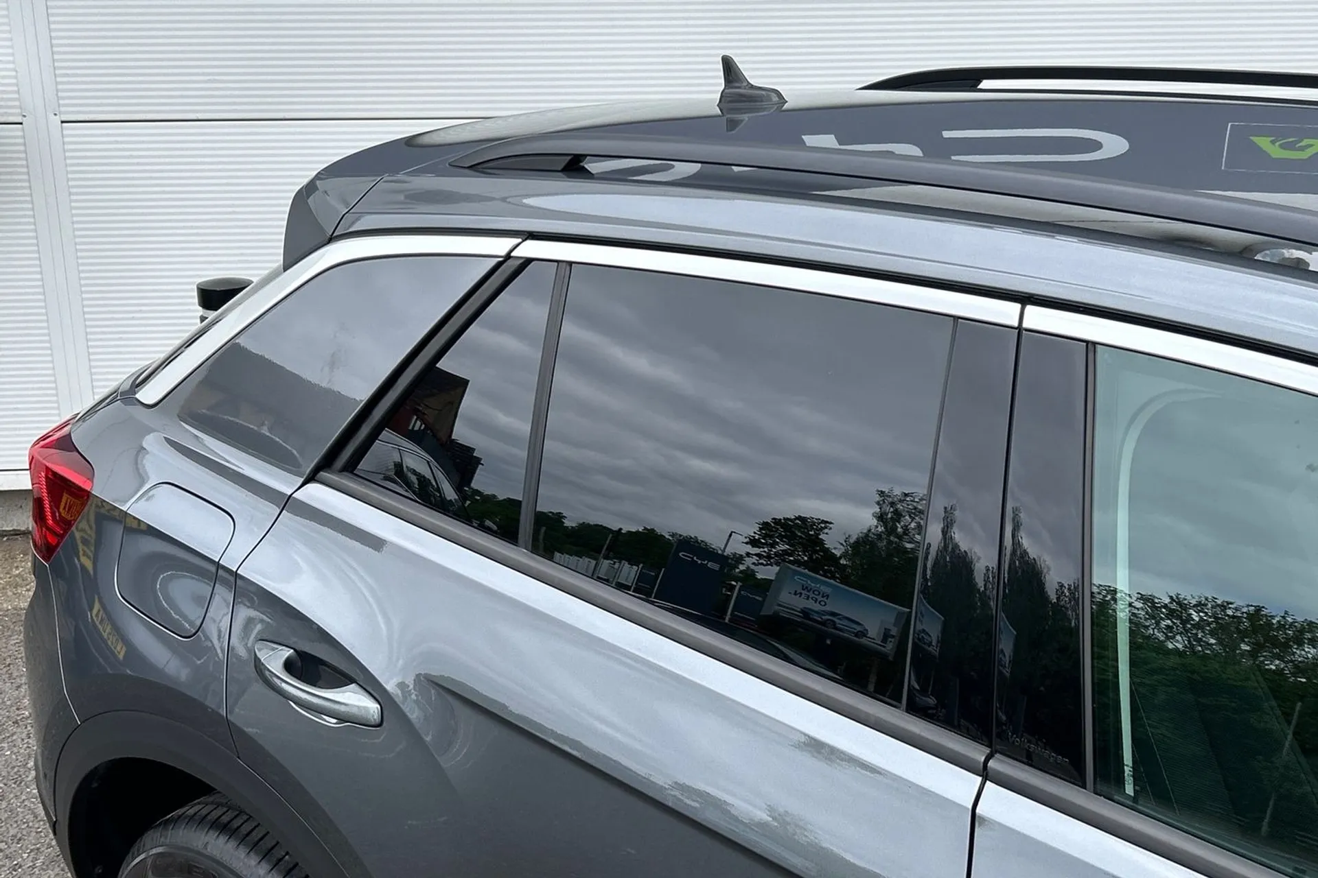 VOLKSWAGEN T-ROC thumbnail image number 30