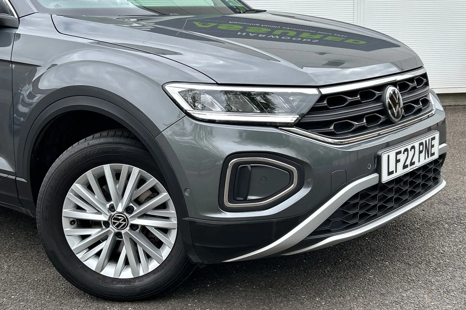 VOLKSWAGEN T-ROC thumbnail image number 21