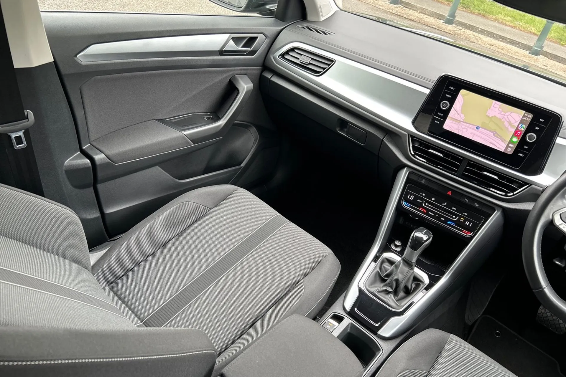 VOLKSWAGEN T-ROC thumbnail image number 37