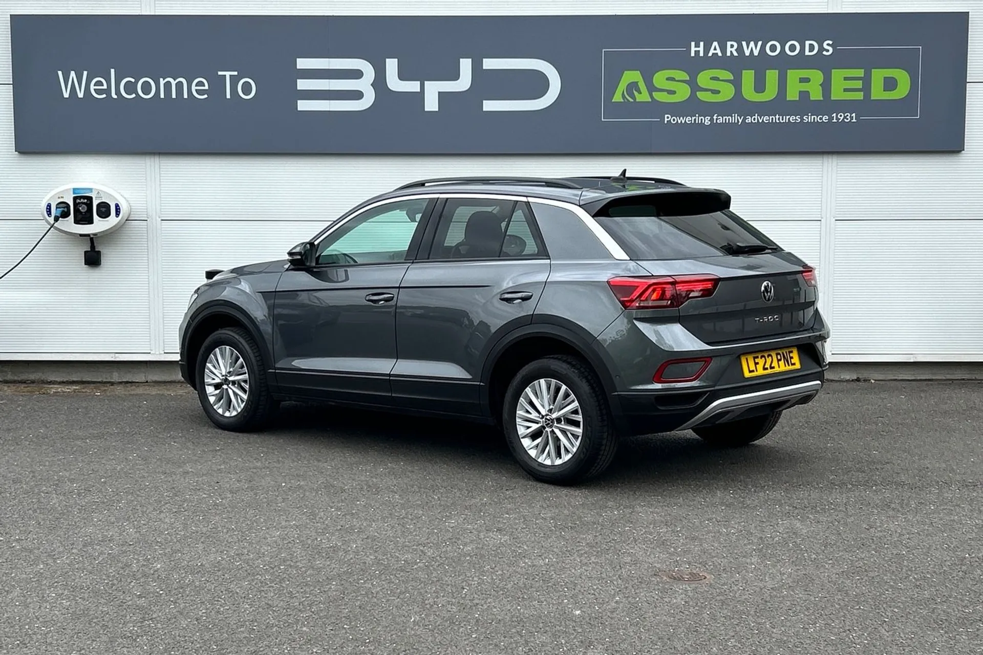 VOLKSWAGEN T-ROC thumbnail image number 8