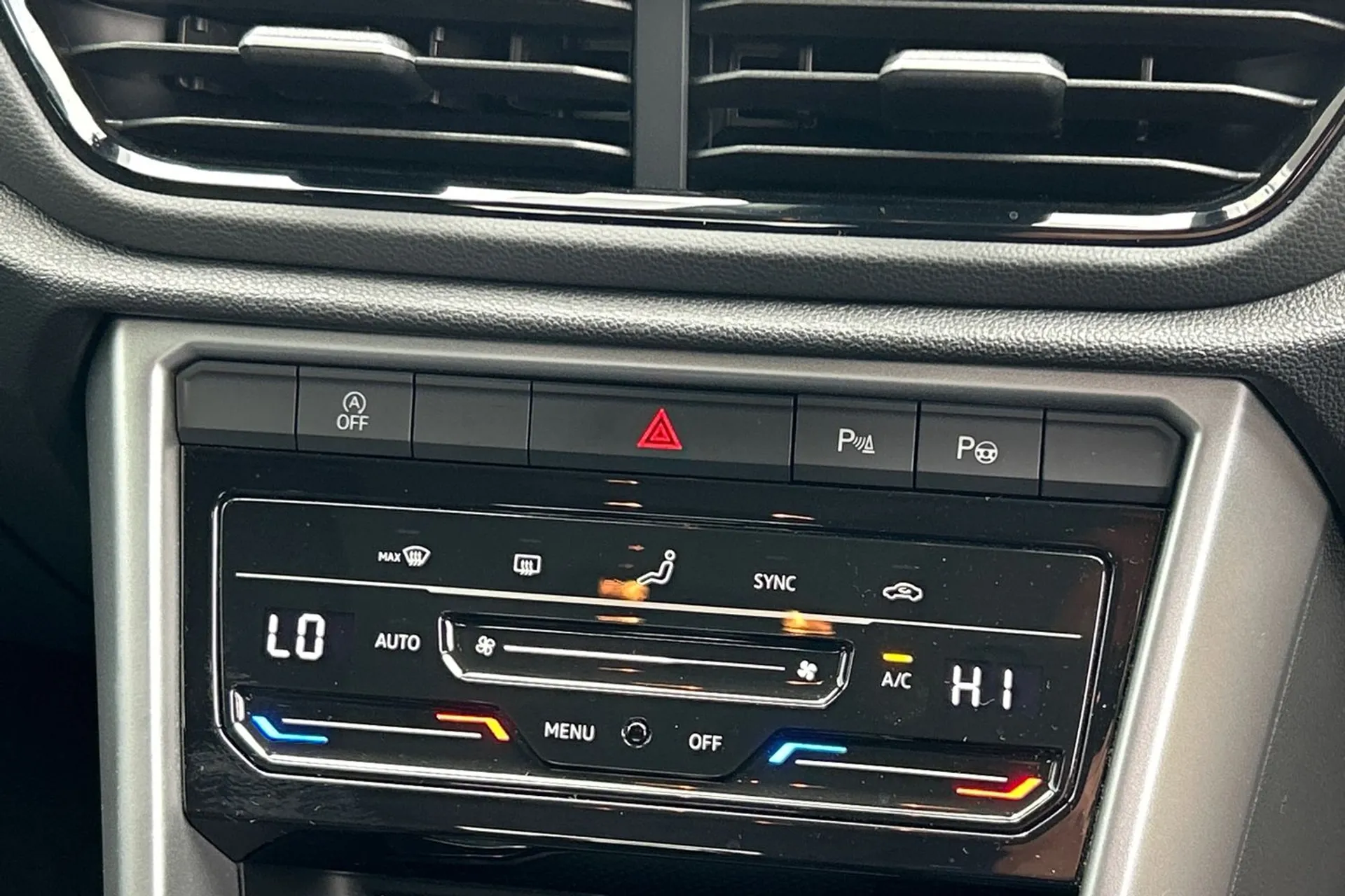 VOLKSWAGEN T-ROC thumbnail image number 45