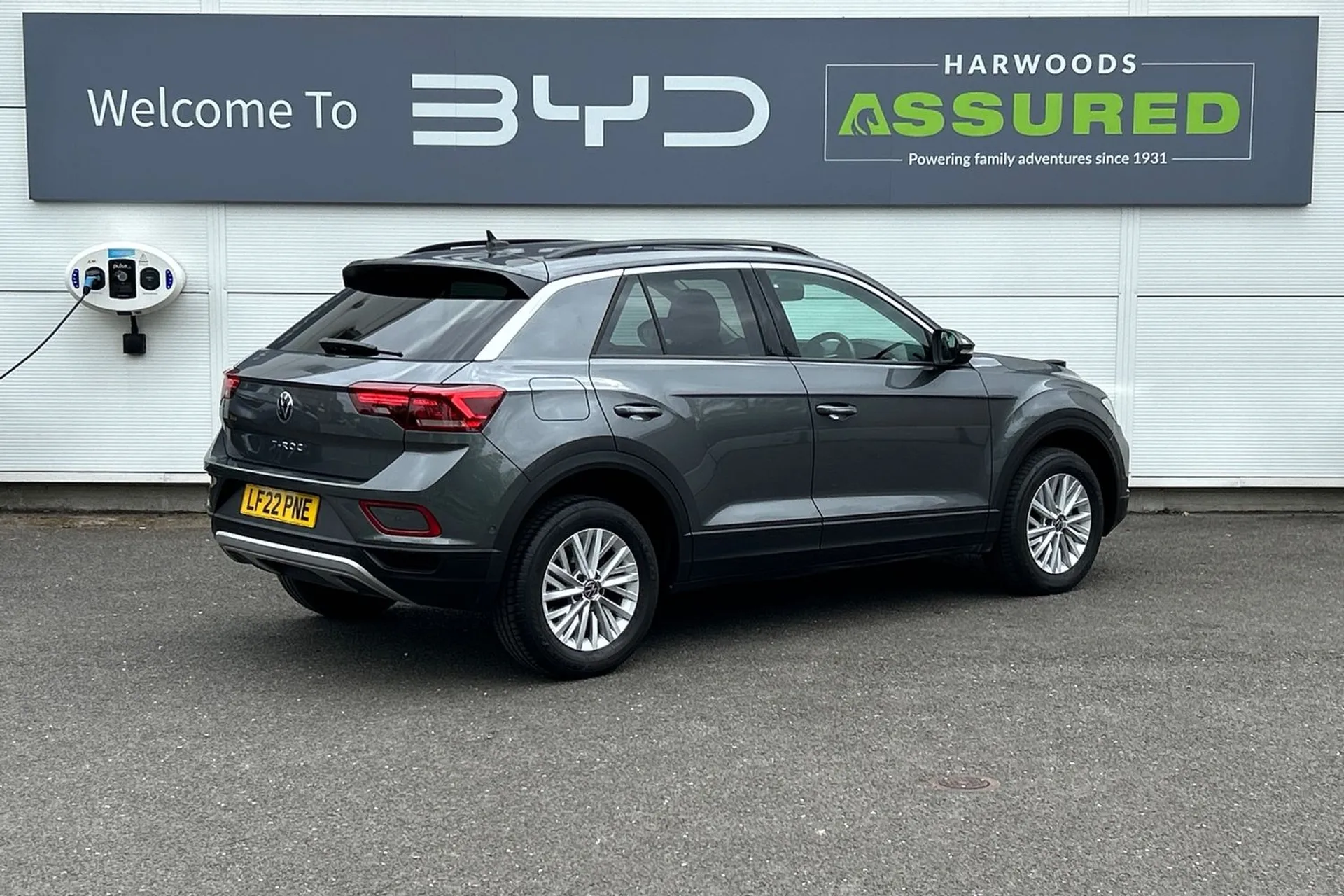 VOLKSWAGEN T-ROC thumbnail image number 6