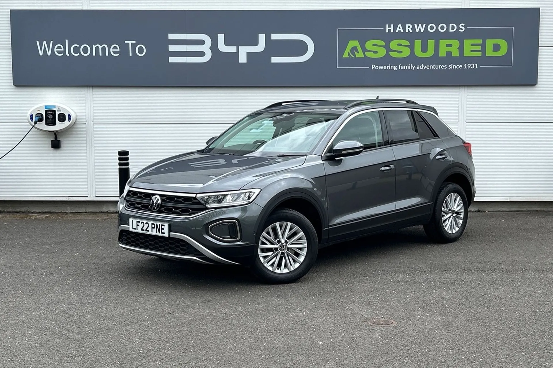 VOLKSWAGEN T-ROC thumbnail image number 15