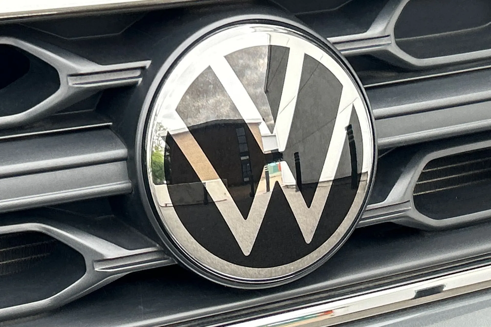VOLKSWAGEN T-ROC thumbnail image number 36