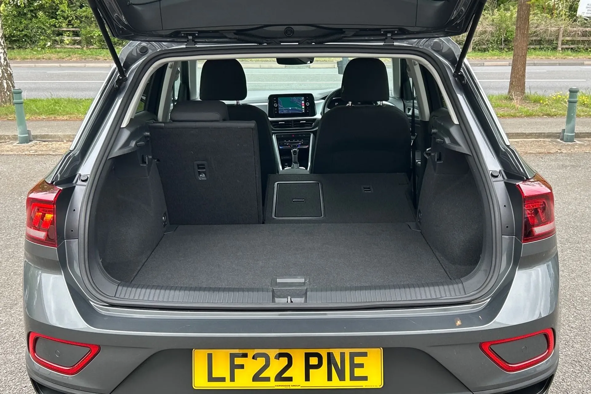 VOLKSWAGEN T-ROC thumbnail image number 35