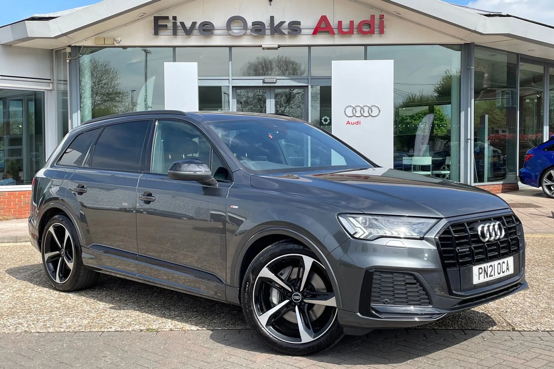 Audi Q7 focused image