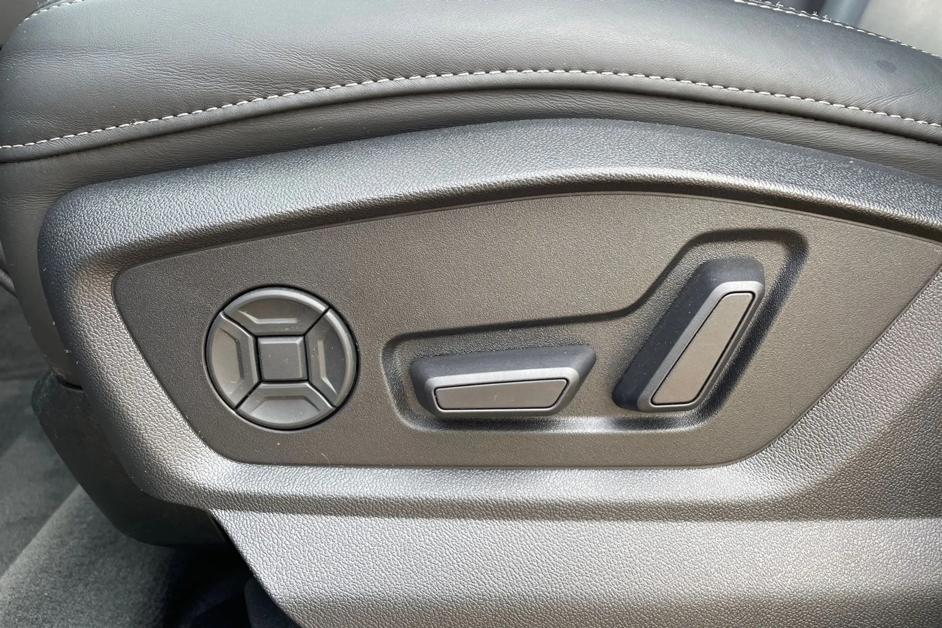 Audi Q7 thumbnail image number 34
