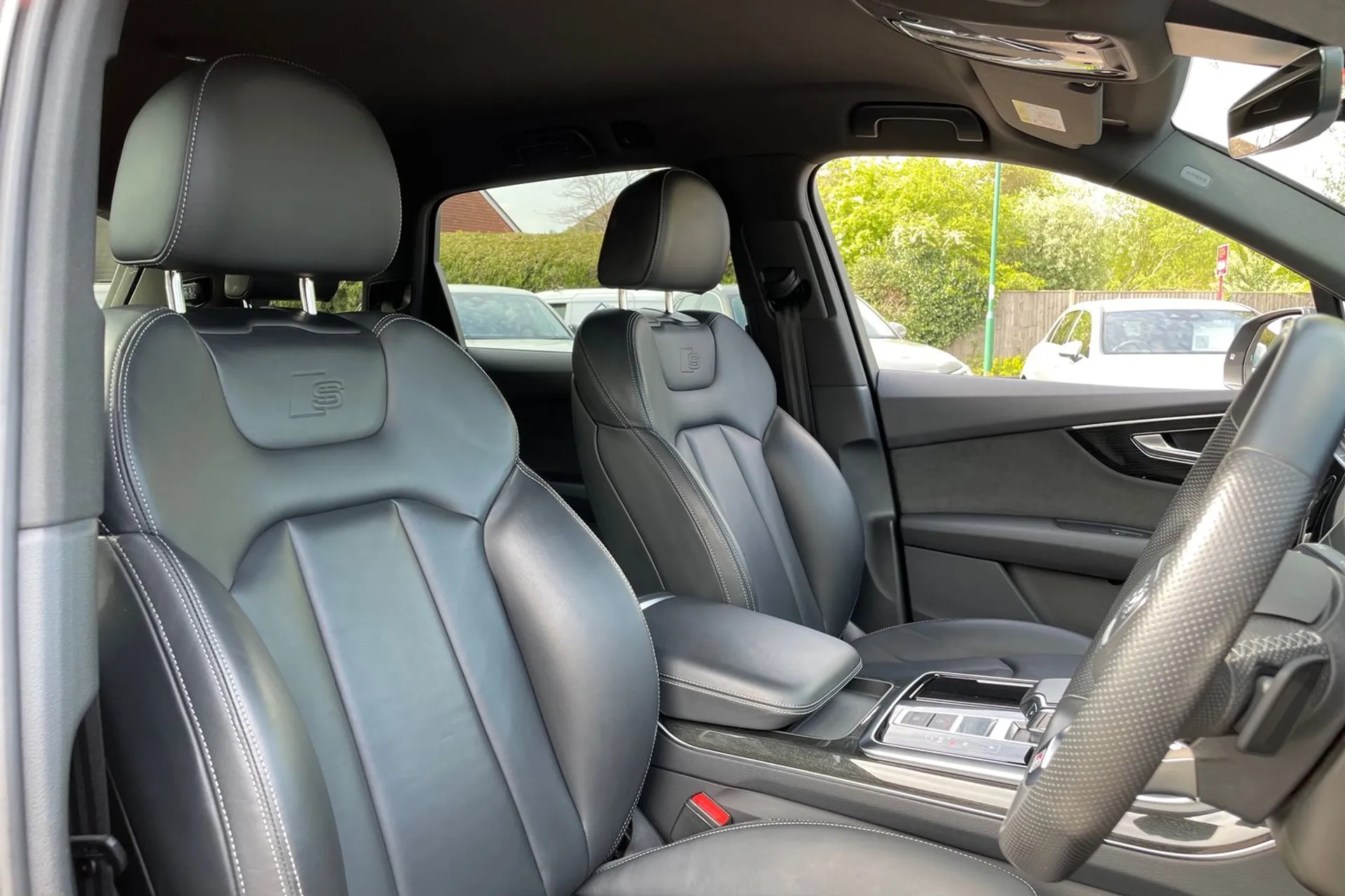 Audi Q7 thumbnail image number 23