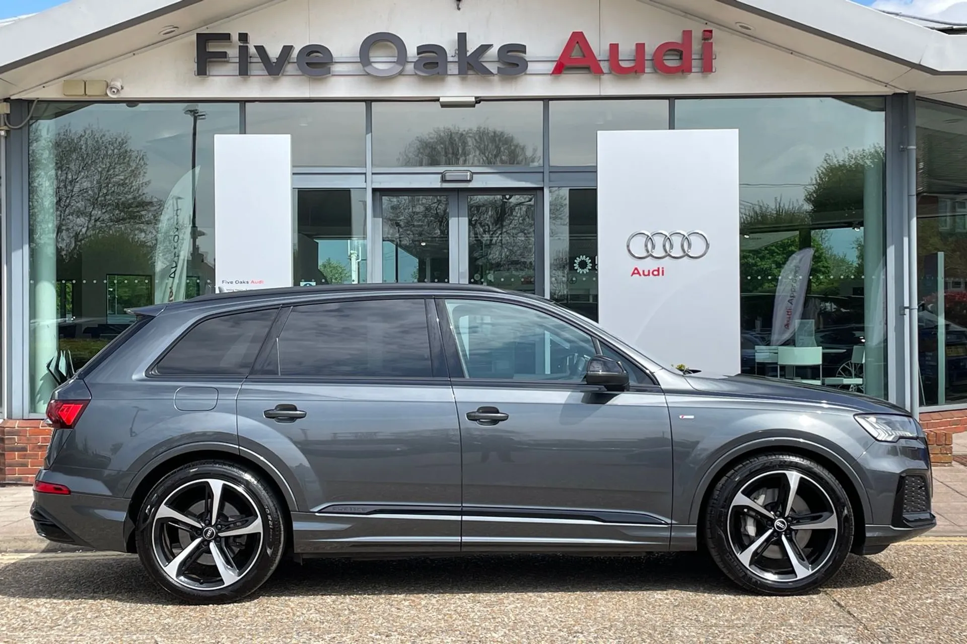 Audi Q7 thumbnail image number 2