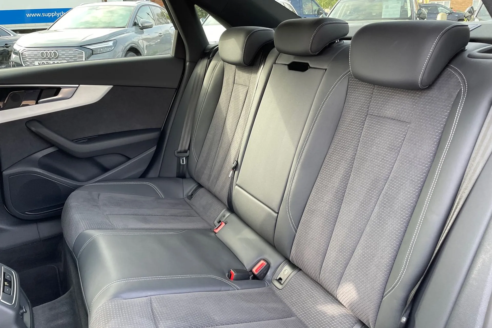 Audi A4 thumbnail image number 35