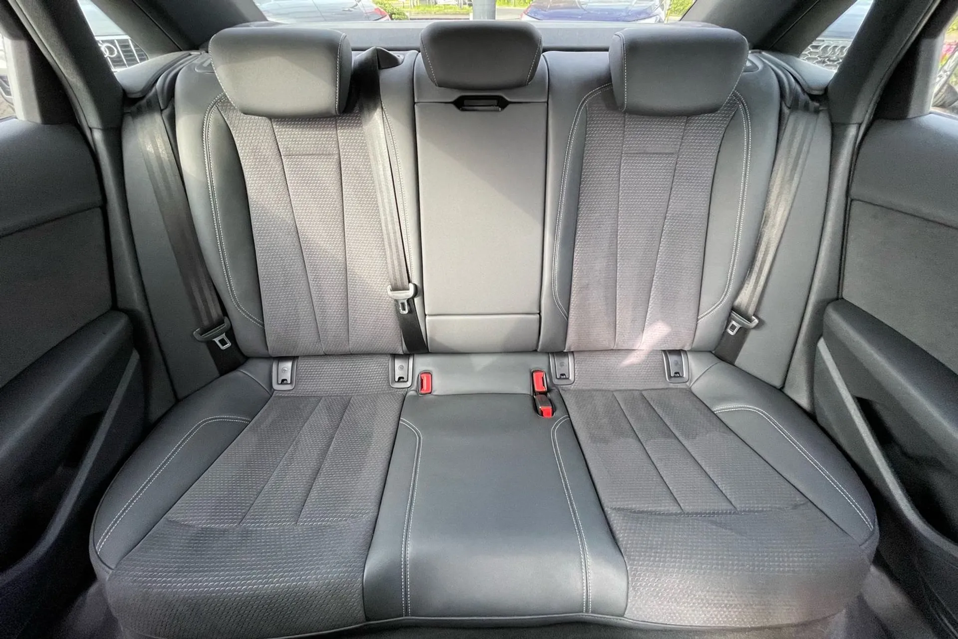Audi A4 thumbnail image number 7