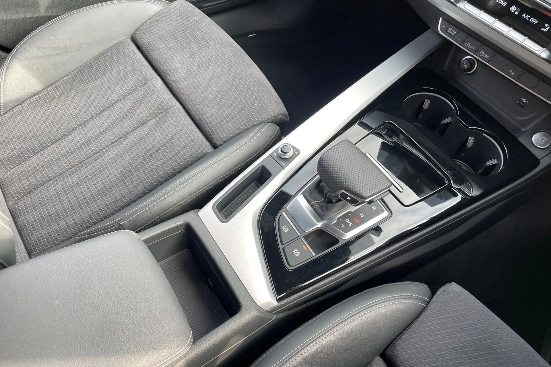 Audi A4 thumbnail image number 29