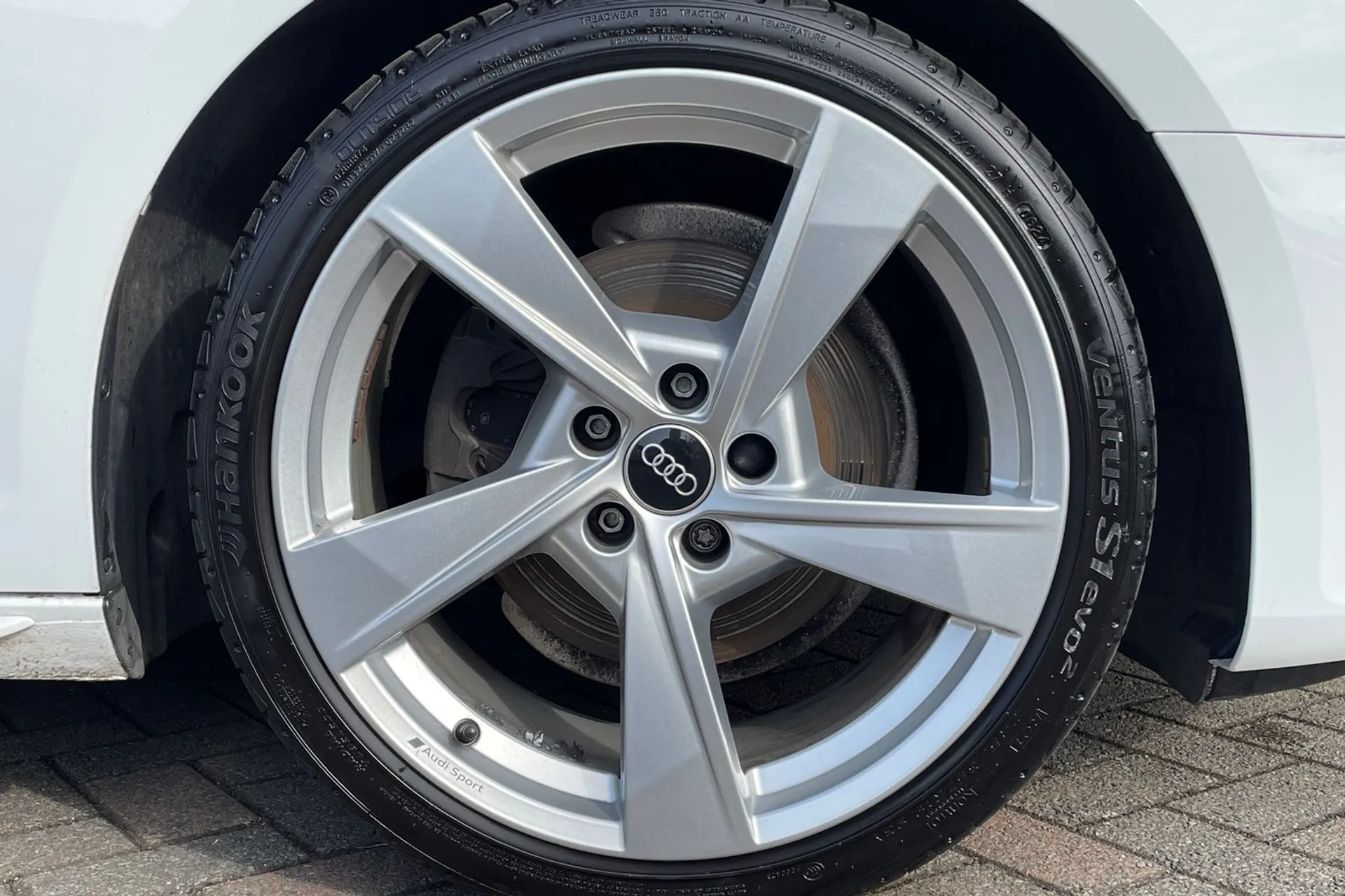Audi A4 thumbnail image number 8