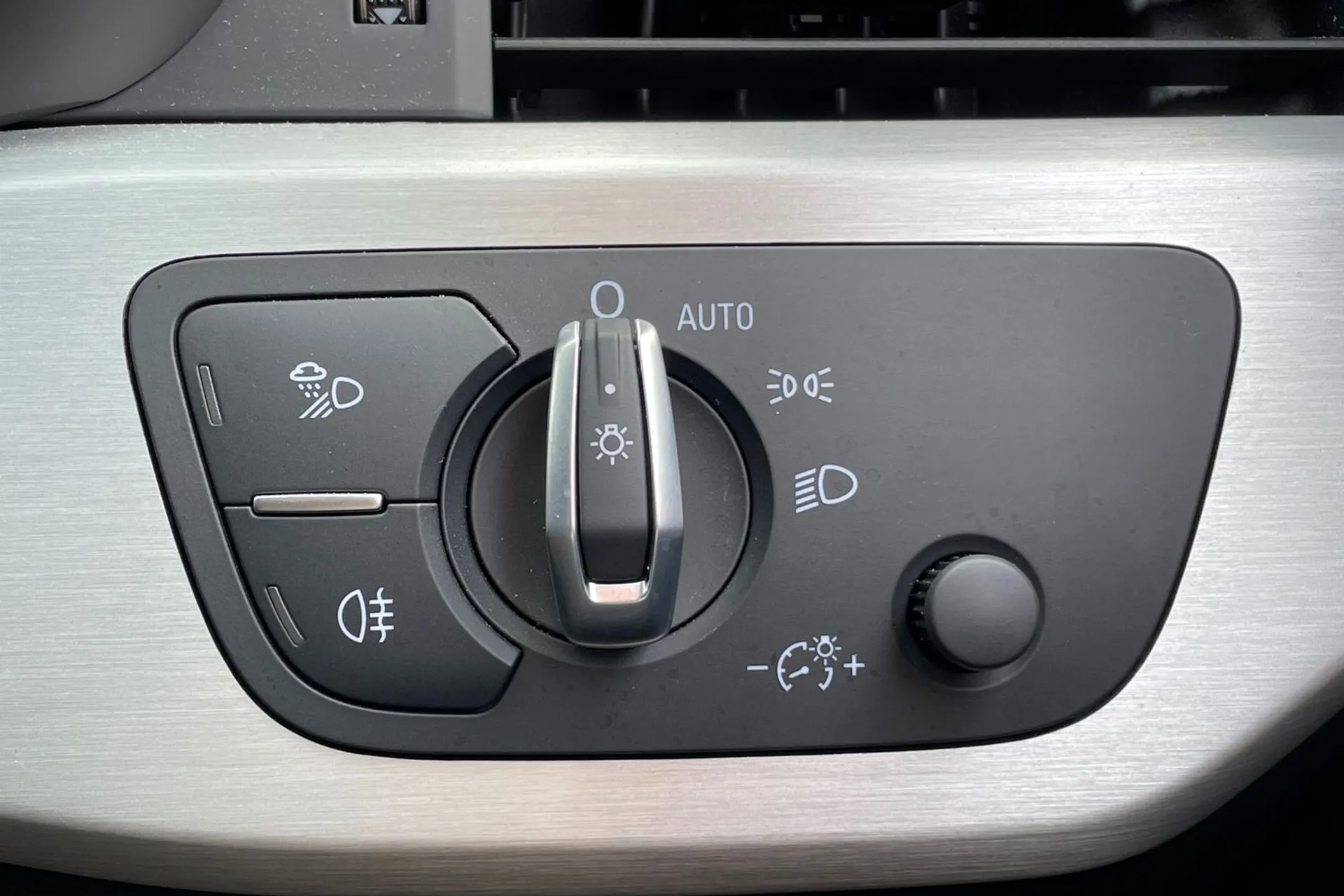 Audi A4 thumbnail image number 19