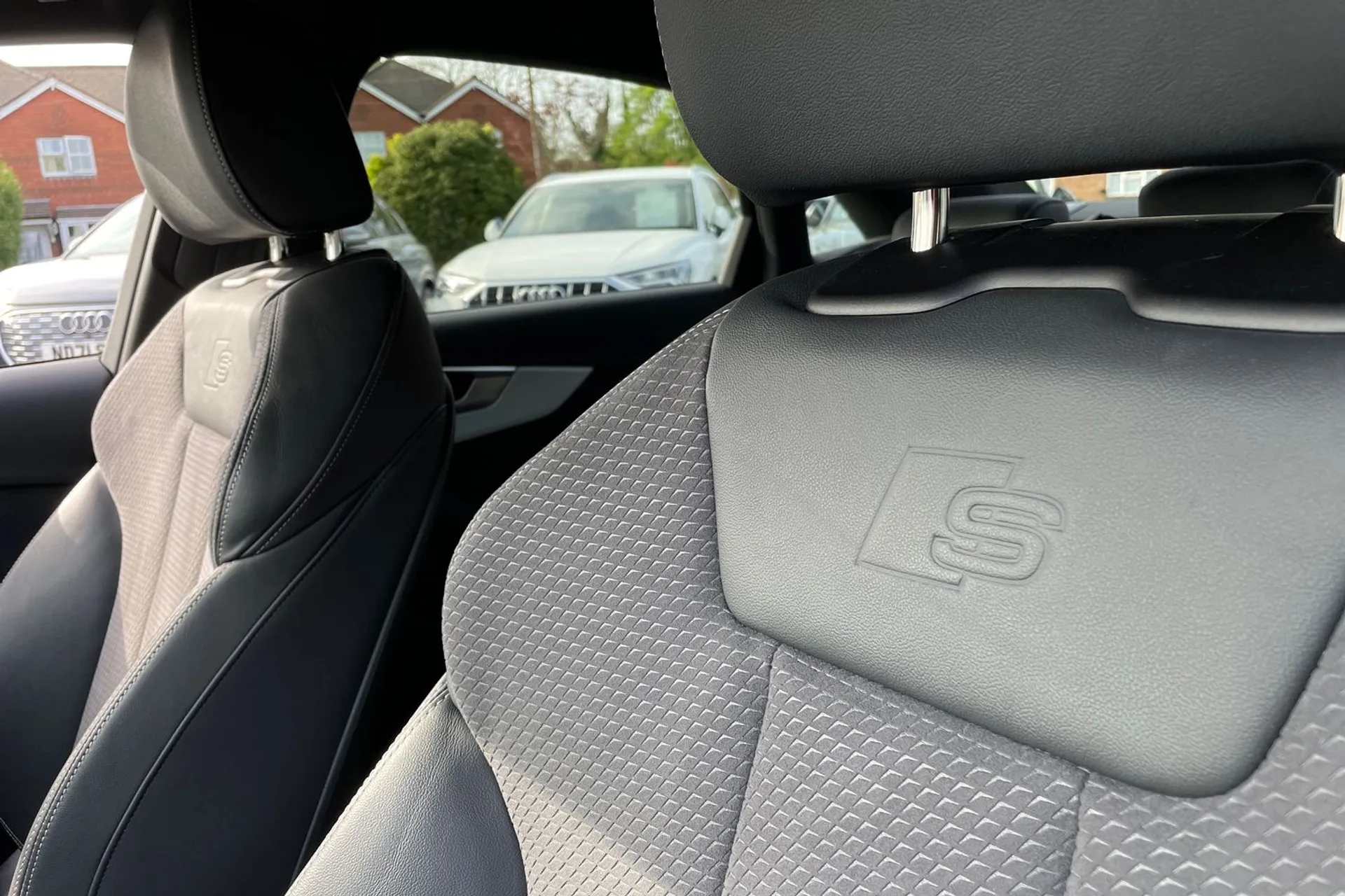 Audi A4 thumbnail image number 27