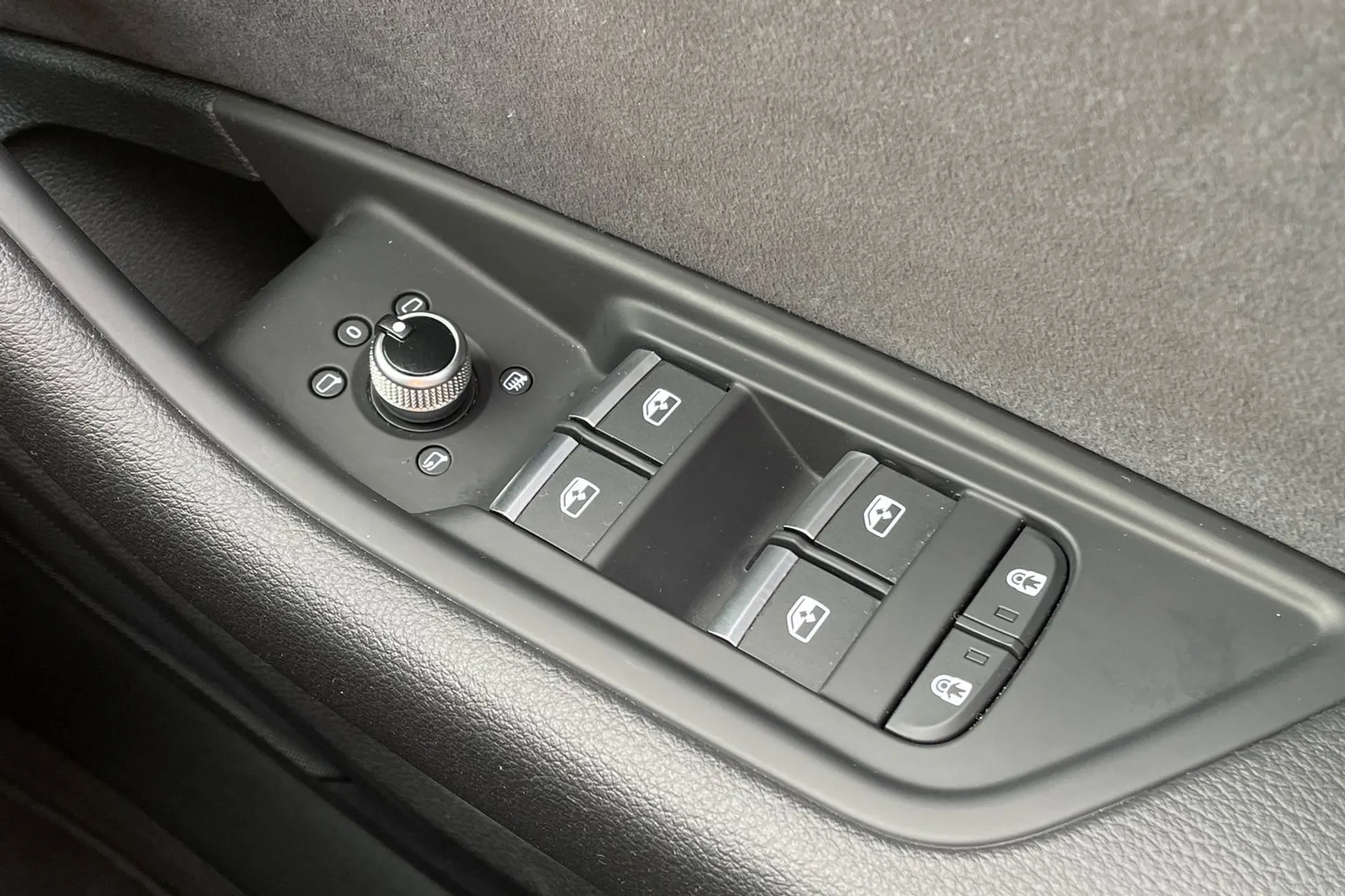 Audi A4 thumbnail image number 15